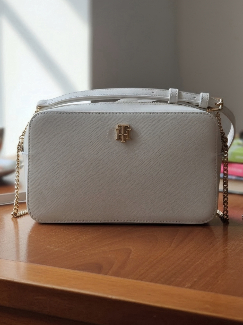 Tommy Hilfiger White Leather Crossbody Camera Bag with Gold Hardware